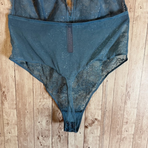 Victoria's Secret Very Sexy Runway Blue Lace Plunging Neckline Studded Bodysuit - Picture 7 of 9